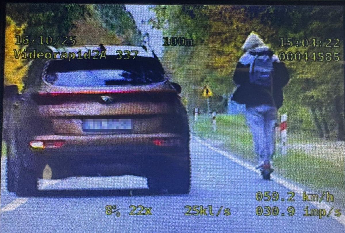 Bezwola: Nietrzeźwy jechał drogą krajową na hulajnodze
