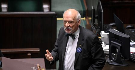 Koronawirus w Polsce. Janusz Korwin-Mikke: boję się SARS-CoV-2