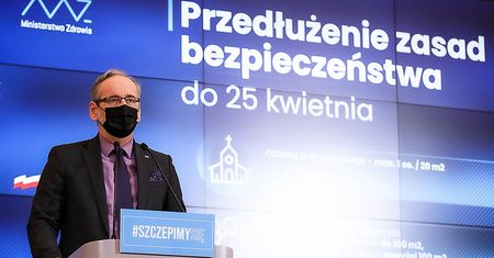Najpierw szkoły w całej Polsce, później usługi w regionach. Tak może wyglądać odmrażanie