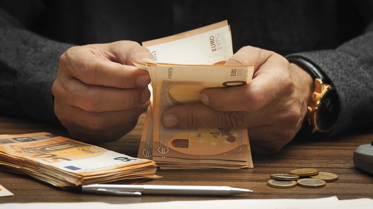 Ile zarabiają europosłowie?