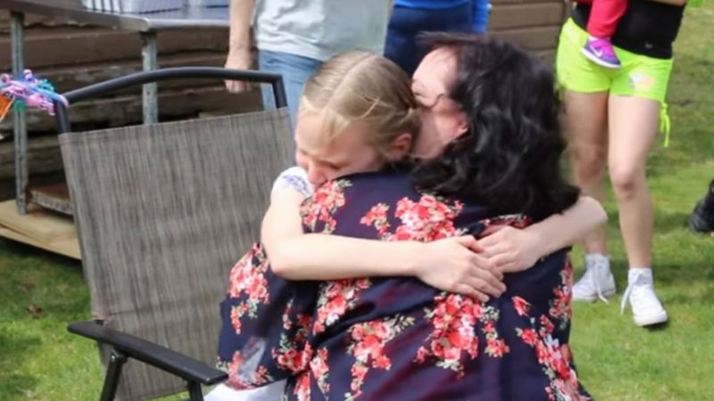 Hailey otrzymuje prezent urodzinowy, który odmienił jej życie. Nie mogła ukryć wzruszenia i szczęścia