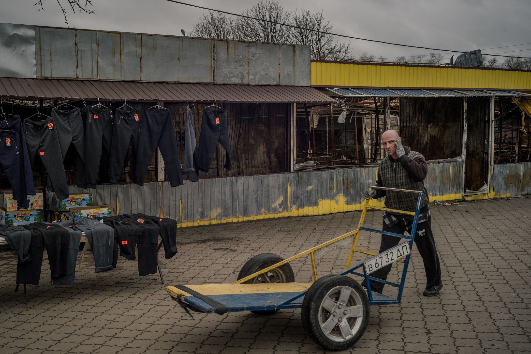 Zniszczony bazar w centrum Nikopola