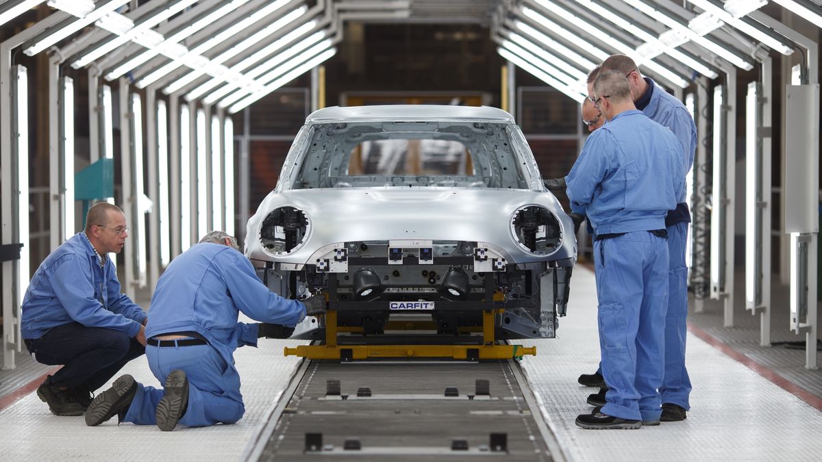 Holenderski producent samochodów BMW i Mini zwolni 1,8 tys. pracowników, prawie połowę wszystkich zatrudnionych