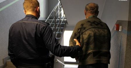 Śląskie. Agresję przeniósł na mundurowych. Rzucał w nich widłami i deskami