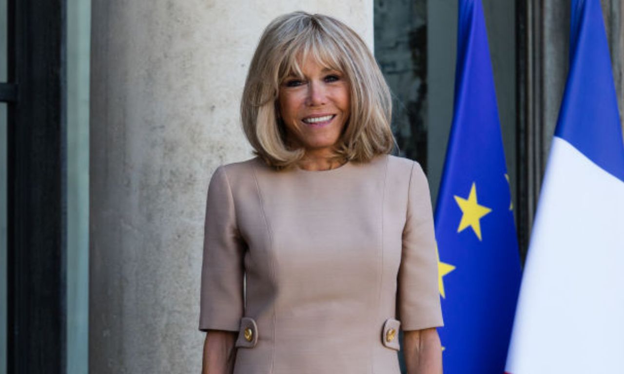 Brigitte Macron zmieniła fryzurę. Zachwyciła prostym upięciem