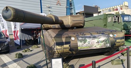 MSPO 2024. Czesi przywieźli dmuchany czołg Leopard 2A4