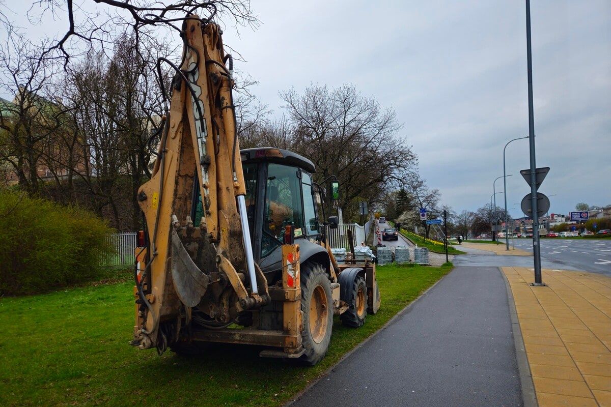 Drogowcy wrócili na ul. Zamkową. Kontynuują rozpoczęte jesienią prace, ale koszty wzrosły o 50 tys. zł