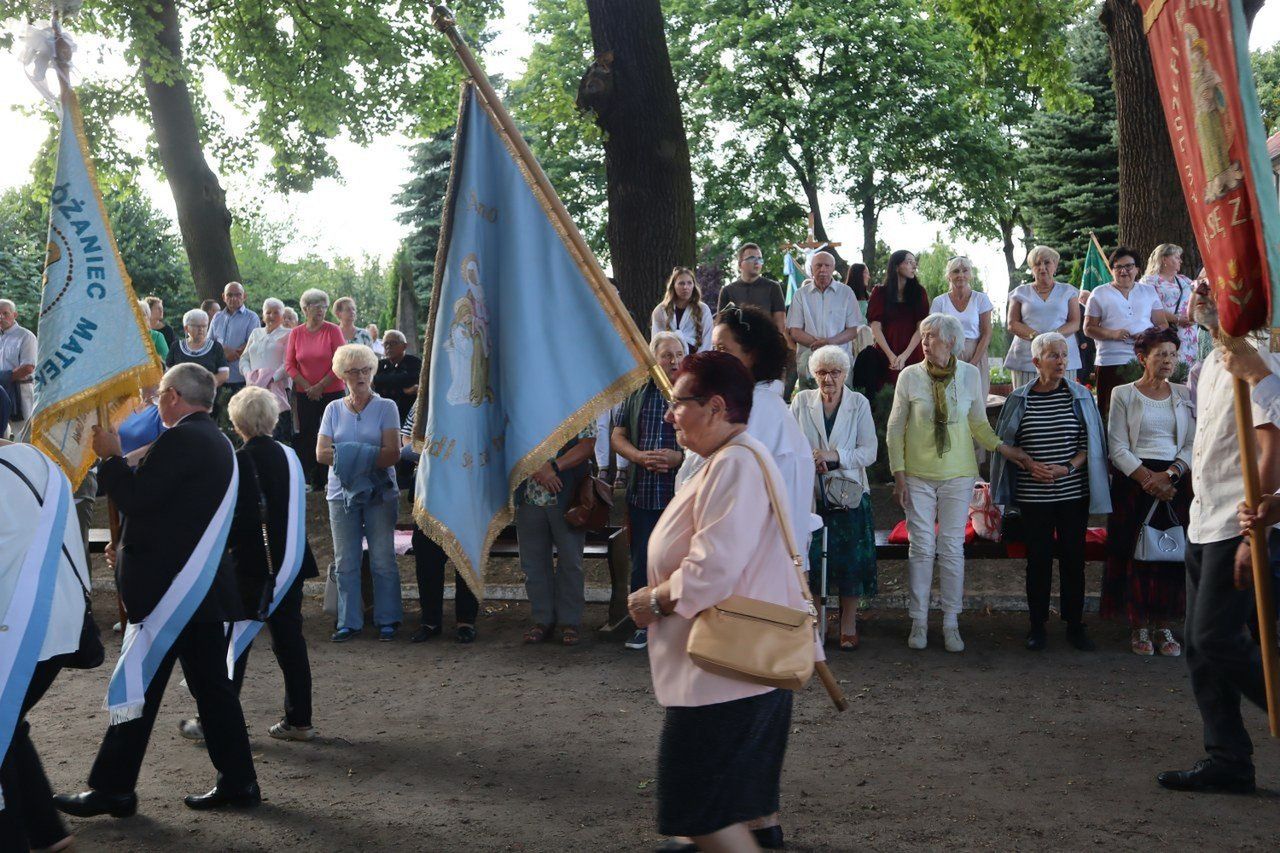 W Sanktuarium Matki Bożej Bolesnej w Osiecznej trwają uroczystości odpustowe. W sobotni (2.08) wieczór przybyli m.in. pielgrzymi z Leszna