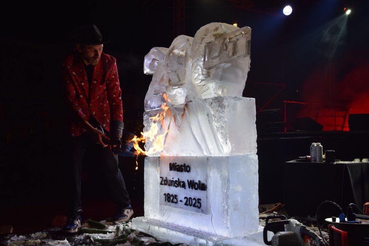Choinka już się świeci, czyli zaczął się Zduńskowolski Jarmark Bożonarodzeniowy
