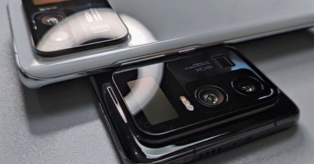 Xiaomi Mi 11 Ultra będzie miał wyspę z aparatem i... dodatkowym wyświetlaczem