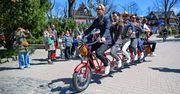 Krupówkami na sześcioosobowym rowerze w rytmie jazzu. Big Bike Orchestra rozbujała Zakopane przed Wiosną Jazzową