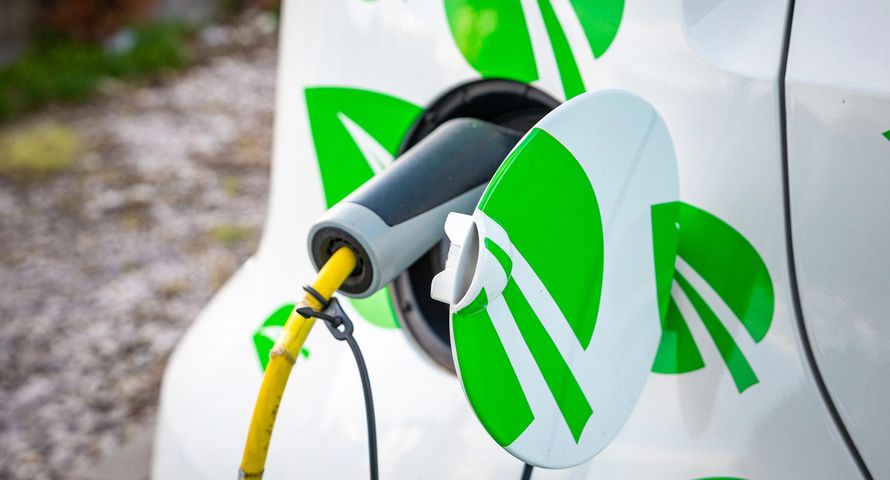 Mały samochód elektryczny – idealny wybór do miasta?