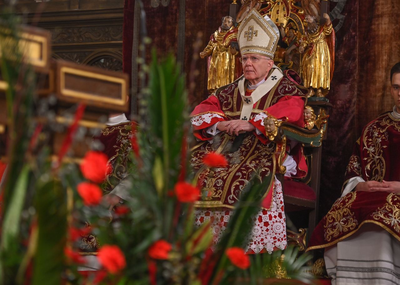 Abp Jędraszewski wykluczony z ważnej kapituły