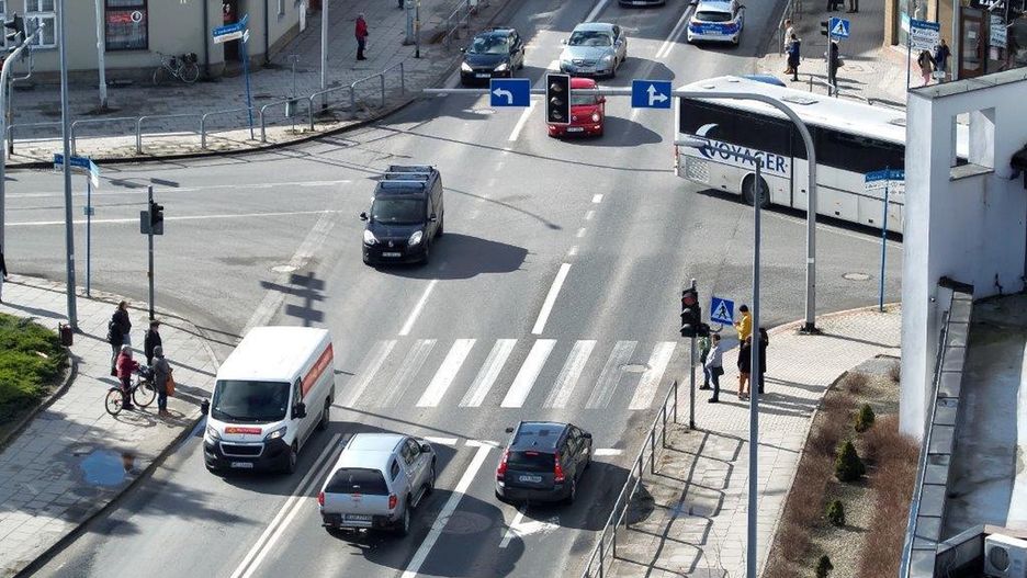 Znak B-23 "zakaz zawracania" nie zawsze jest potrzebny. Są jeszcze inne zasady