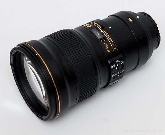 Nikkor 300 mm widok bok góra