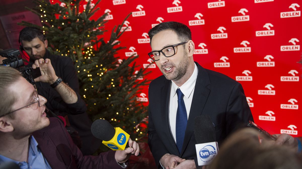 WARSAW, MAZOWIECKIE, POLAND - 2022/12/19: Daniel Obajtek, the CEO of ORLEN group is seen during an interview. Press conference on the involvement of Polish Oil Company ORLEN group (PKN Orlen) in strategic projects in the area of sports sponsorship and a summary of the sports year. (Photo by Attila Husejnow/SOPA Images/LightRocket via Getty Images)