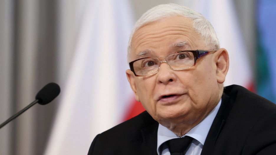 PiS przedstawa ustaw? o obronie ojczyznyFot. Pawel Wodzynski/East News, Warszawa, 26.10.2021. PiS przedstawia zalozenia nowej ustawy o obronie ojczyzny. Projektowana ustawa ma uporzadkowac przepisy dotyczace Sil Zbrojnych, zastepujac kilkanascie aktow prawnych, w tym m.in. ustawe z 1967 roku o powszechnym obowiazku obrony.
N/z: wicepremier, przewodniczacy Komitetu Rady Ministrow ds. Bezpieczenstwa Narodowego i Spraw Obronnych Jaroslaw KaczynskiPawel Wodzynski