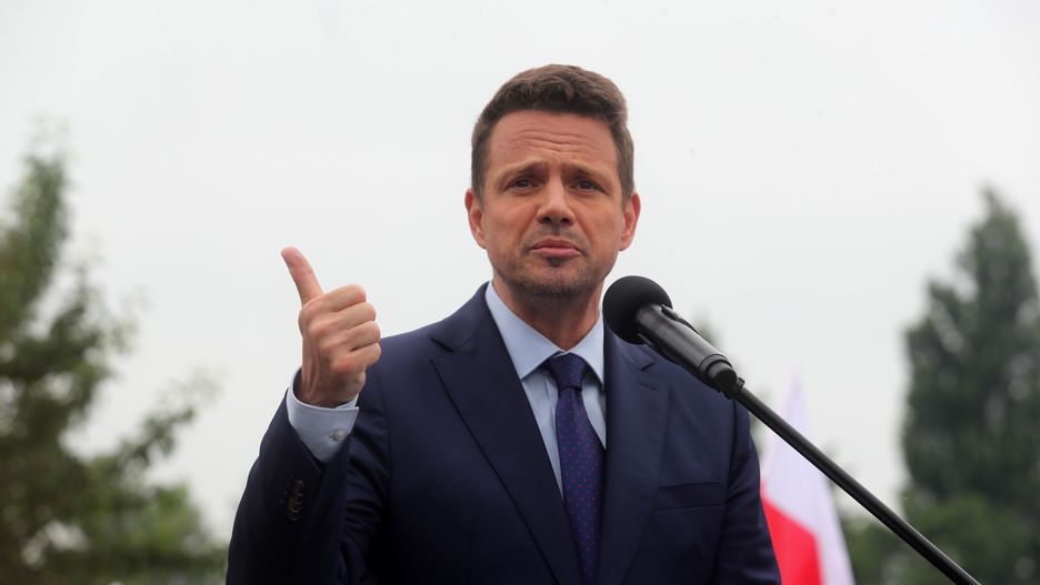 Wybory 2020. Rafał Trzaskowski podczas przemówienia w Pabianicach.