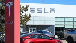 Tesla wzywa 20 tys. aut do serwisu. Bo świecą zbyt jasno