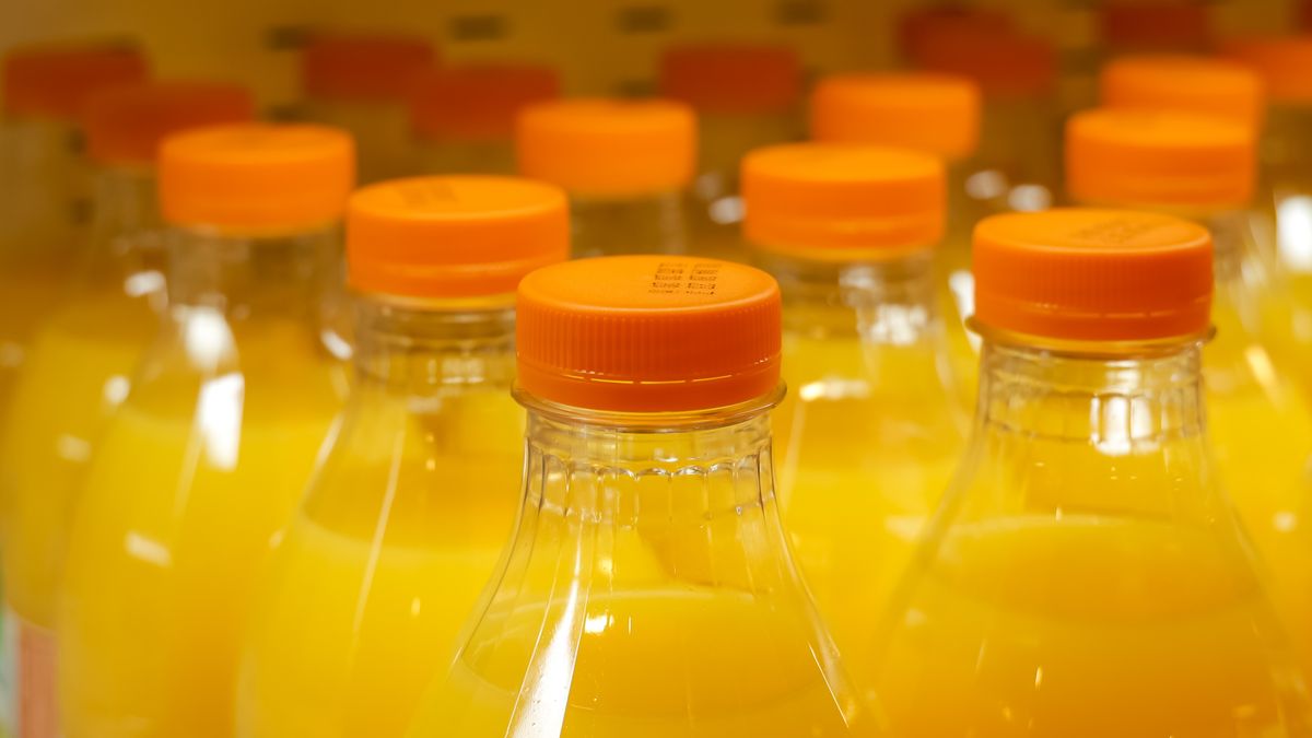A lot of plastic bottles with orange juice on a store shelf. Close-up
A lot of plastic bottles with orange juice on a store shelf. Close-up
hodimzero
cap, plastic bottles, market
