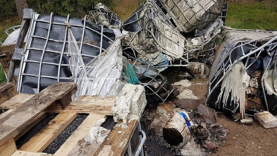 15 tys. litrów chemikaliów znalezionych w środku lasu