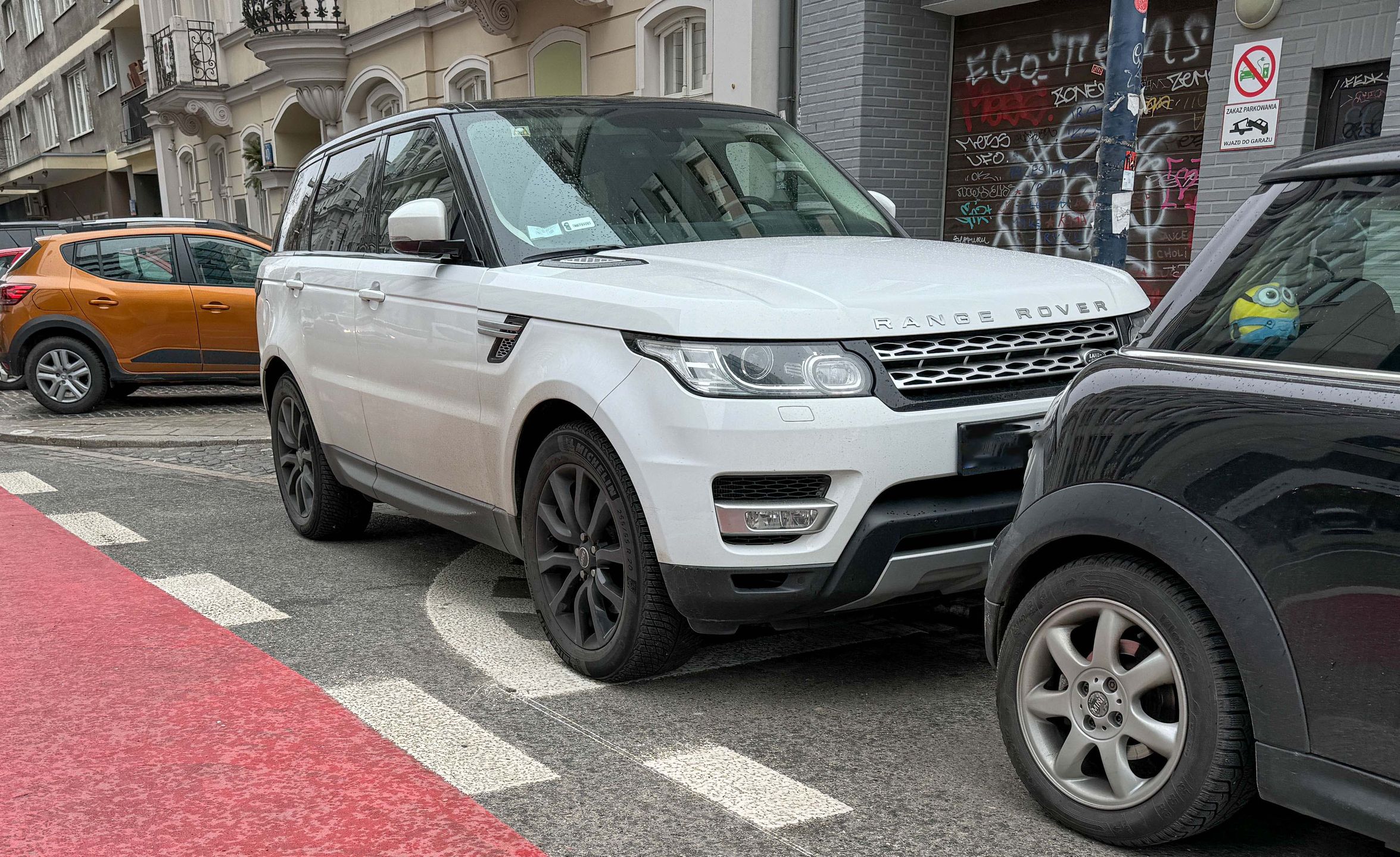 Beata Ścibakówna parkuje w niedozwolonym miejscu