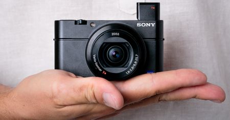 Sony RX100 IV - najlepszy aparat, który mieści się kieszeni [test]