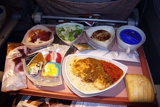 25 posiłków, które serwują linie lotnicze z całego świata