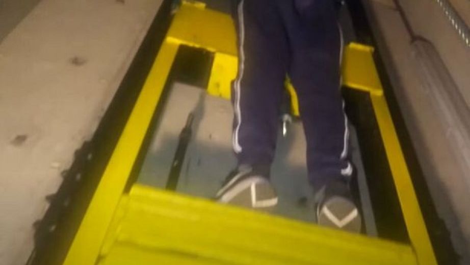 Surfowanie na windzie może być bardzo niebezpieczne