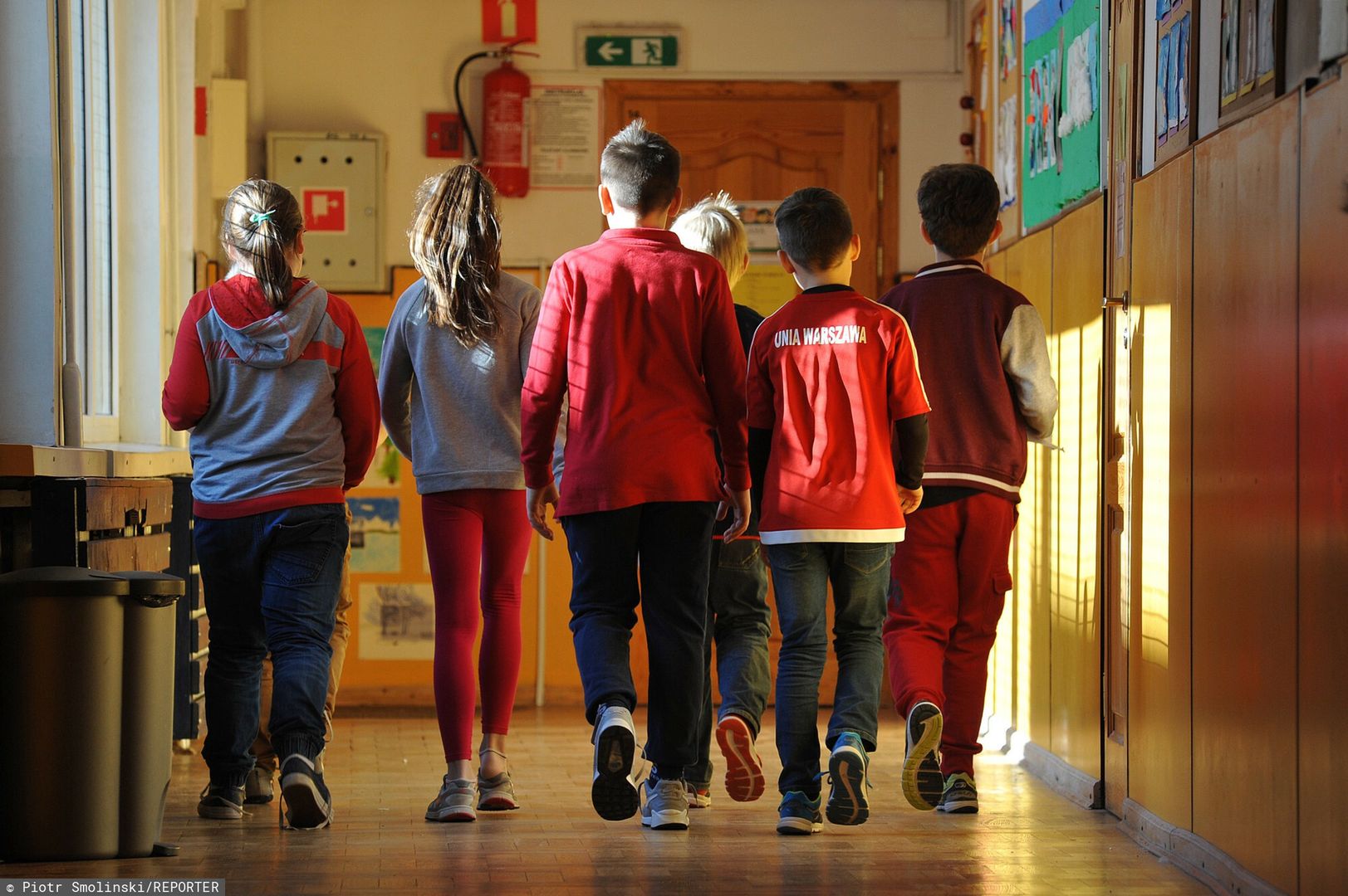 Dzieci w szkołach w całej Polsce mają trudności z dostępem do psychologa szkolnego. Stoją w kolejce na ponad 700 osób (zdjęcie ilustracyjne)