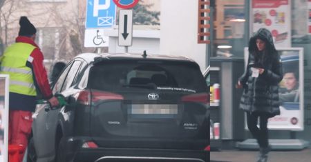 Zakapturzona Rosati nie radzi sobie na stacji benzynowej