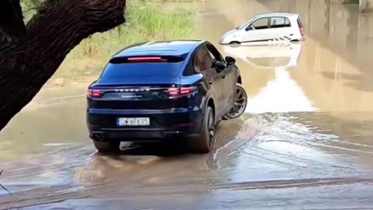 Polak utknął w błocie 