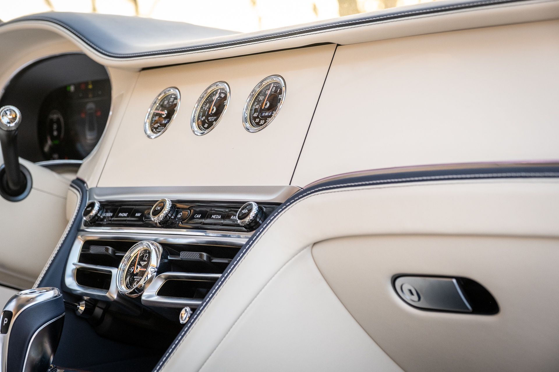 Bentley Flying Spur Azure (2026)