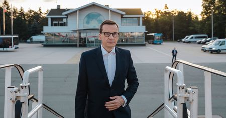 "Totalna wojna" w rządzie. Wszyscy padamy jej ofiarą. Finanse Polski również
