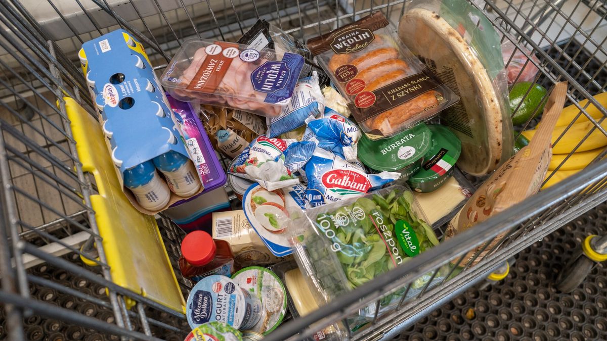 Stock Arkadiusz Zi�?ek
Fot. Arkadiusz Ziolek/East News.
n/z Wozek sklepowy z zakupami.
ARKADIUSZ ZIOLEK