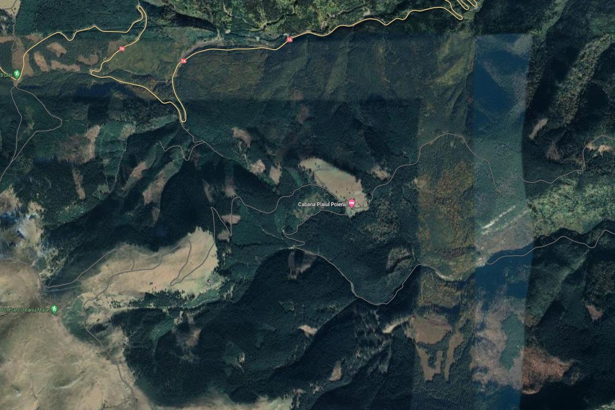 Plaiul Poienii jest miejscem na decyzję  czy chcemy wracać na drogę, czy uprawiać offroad