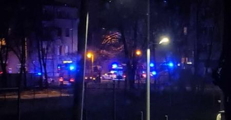 Nocny pożar mieszkania w Lublinie. Jedna osoba poszkodowana [ZDJĘCIA, NAGRANIE]