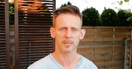 Michał Wójcik z Ani Mru Mru popłakał się na wizji. To przez wiadomość od partnerki