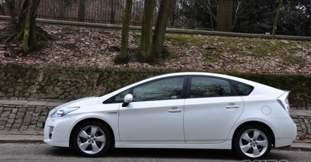 Toyota Prius HSD Prestige - zielona strona mocy [test autokult.pl]