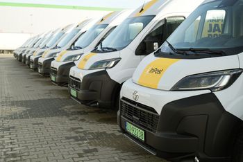 BYD wyprzedza Teslę w maju, w dostawczych dominuje e-Toyota