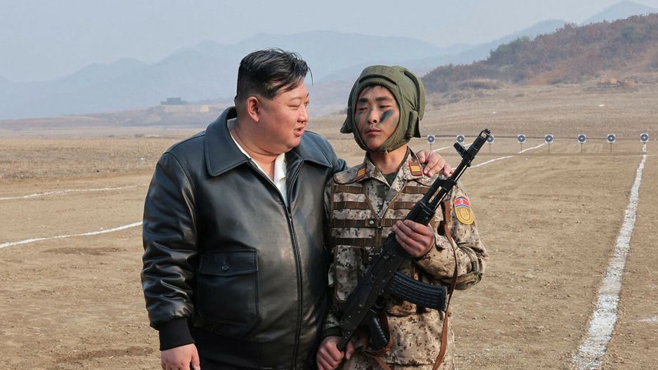 Kim Dzong Un uczestniczy w manewrach północnokoreańskiej armii