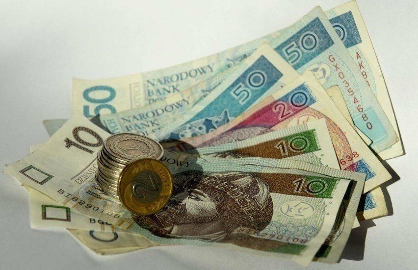 W wykazie prac legislacyjnych rządu opublikowano informację o projekcie rozporządzenia w sprawie wysokości zwiększenia wskaźnika waloryzacji emerytur i rent w 2025 roku. Rząd zaproponował, by wskaźnik ten pozostał na poziomie ustawowego minimum - czyli na poziomie 6,78 proc. Budżet państwa ma to kosztować około 28 miliarda złotych.Czytaj dalej &gt;&gt;&gt;