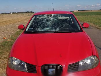 Kotulin: Rowerzysta zapatrzył się w telefon i wjechał przed samochód. Z obrażeniami ciała trafił do szpitala