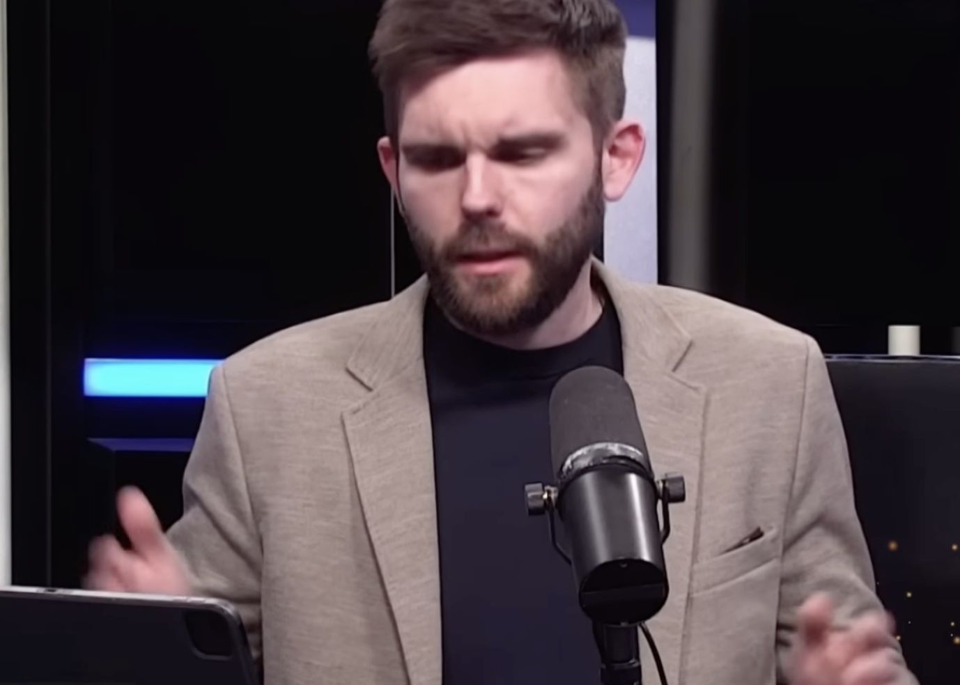 Rosyjski komentator prokremlowskiego programu telewizyjnego "Sołowjow Life" Roman Gołowanow przekonywał, że Ukraina chce "przedefilować po Placu Czerownym"