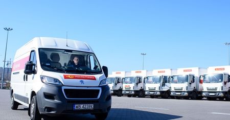 Poczta Polska odebrała 400 nowych aut. Niebawem będzie ich jeszcze więcej