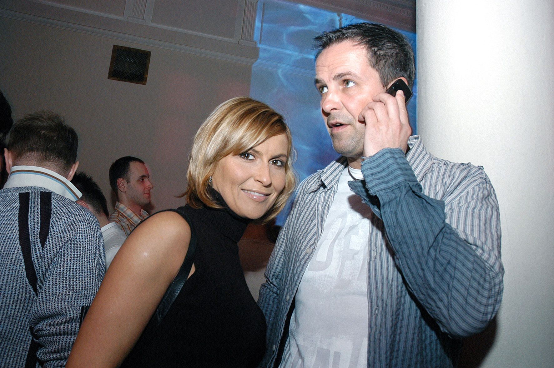 scena z: Katarzyna Skrzynecka, Zbigniew Urba�ski
SK: bluzka czarna, marzec 2005, Okocim, pierwsze w Polsce ciemne pe�ne - Okocim Palone, promocja nowego piwa Okocim, koszula w paski
fot. Zawada/AKPA