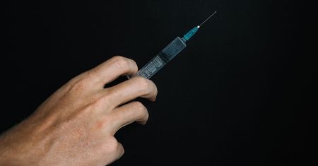 Szczepienia przeciw HPV także dla młodych dorosłych. Pierwszą dawkę trzeba przyjąć przed 25. urodzinami