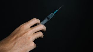 Szczepienia przeciw HPV także dla młodych dorosłych. Pierwszą dawkę trzeba przyjąć przed 25. urodzinami