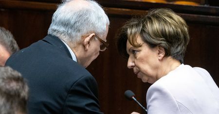 Emerytury stażowe. Realna obietnica? "PiS specjalnie nie podało szczegółów"
