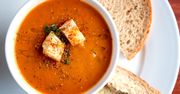 Hiszpańska zupa na zimno, którą pokochasz bardziej niż lody. Uratuje cię w największy upał